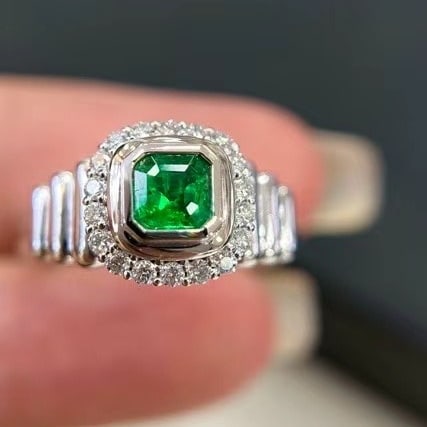 14k Gold 0.57 Ctw Vivid Green Natural Emerald & Diamond Ring - 5