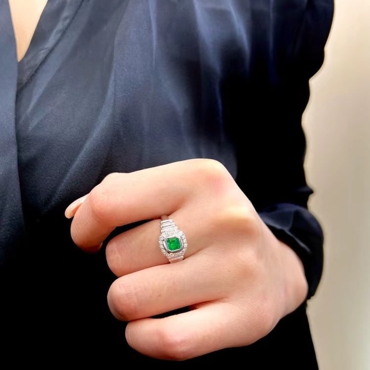 14k Gold 0.57 Ctw Vivid Green Natural Emerald & Diamond Ring - 6