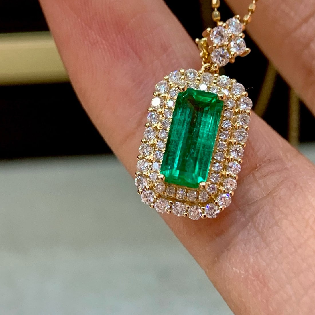 14k Gold 1.59 Ctw Vivid Green Natural Emerald & Diamond Pendant( Without Chain ): Ref:230994376 // gold content:14k gold // main gemstone:emerald // shape:octagonal // carat weight:1. 12ct // color:vivid green // treatment:natural // // adjacent gemstone 2 : diamond // shape:round 