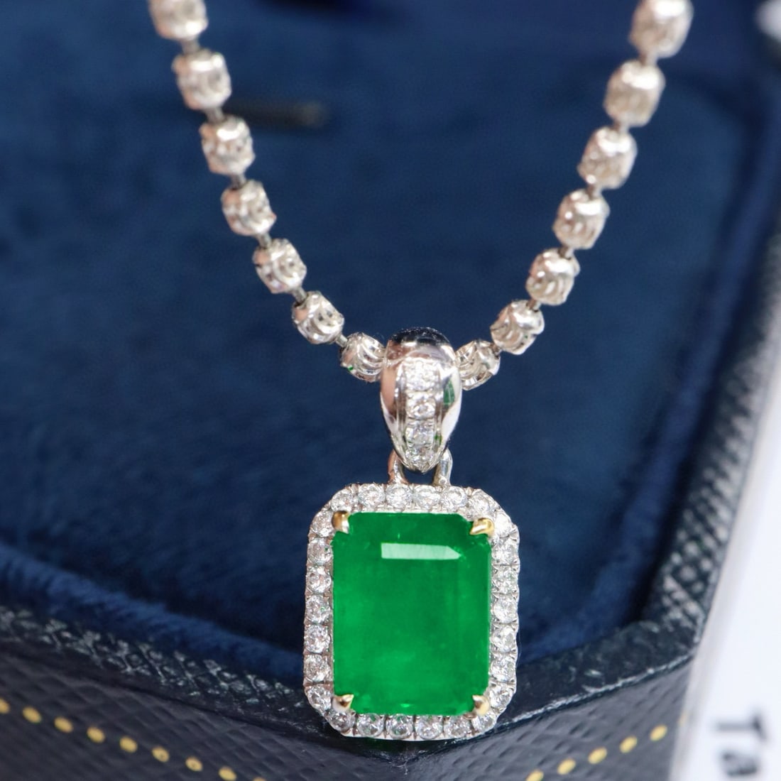 14k Gold 1.48 Ctw Vivid Green Natural Emerald & Diamond Pendant( Without Chain ): Ref:230994377 // gold content:14k gold // main gemstone:emerald // shape:octagonal // carat weight:1. 33ct // color:vivid green // treatment:natural // // adjacent gemstone 2 : diamond // shape:round