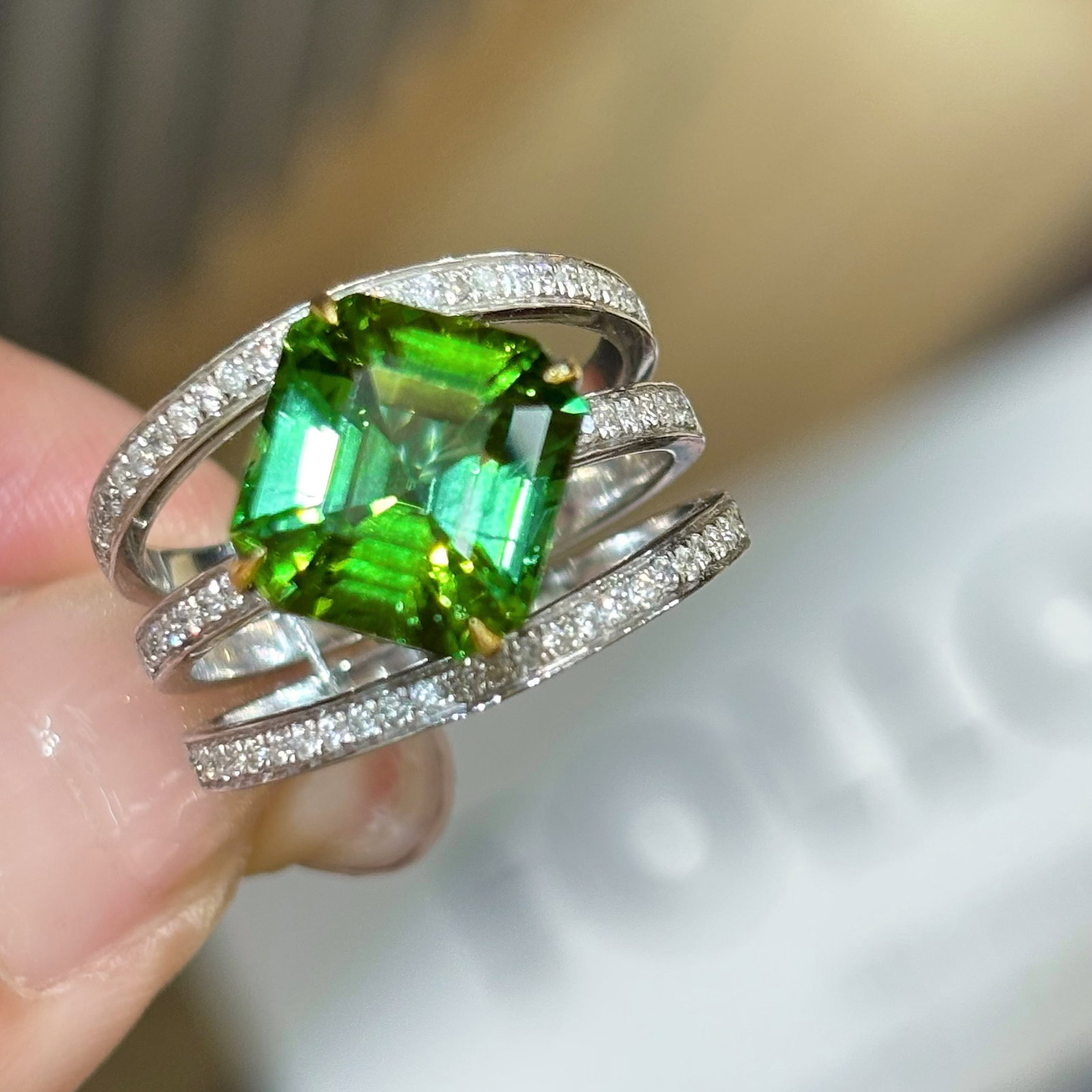 14k Gold 4 Ct Natural Tourmaline & Diamond Ring: Ref:230994384 // gold content:14k gold // ring size:7. 25us // // main gemstone:tourmaline // shape:octagonal // carat weight:4ct // color:green // treatment:natural // // adjacent gemstone 2 : diamon