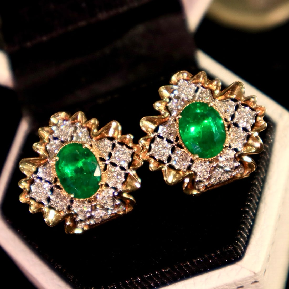 14k Gold 2.40 Ctw Vivid Green Natural Emerald & Diamond Earrings: Ref:230994392 // gold content:14k gold // main gemstone:emerald // shape:oval // carat weight:2. 21ct // color:vivid green // treatment:natural // // adjacent gemstone 2 : diamond // shape:round // ca