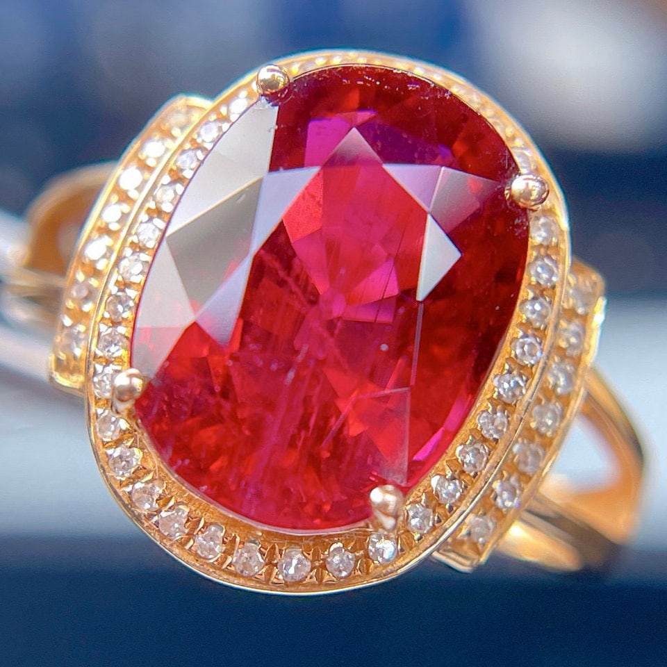 14k Gold 6.8 Ct Natural Tourmaline & Diamond Ring: Ref:230994404 // gold content:14k gold // ring size:7. 25us // // main gemstone:tourmaline // shape:oval // carat weight:6. 8ct // color:red // treatment:natural // // adjacent gemstone 2 : diamond //