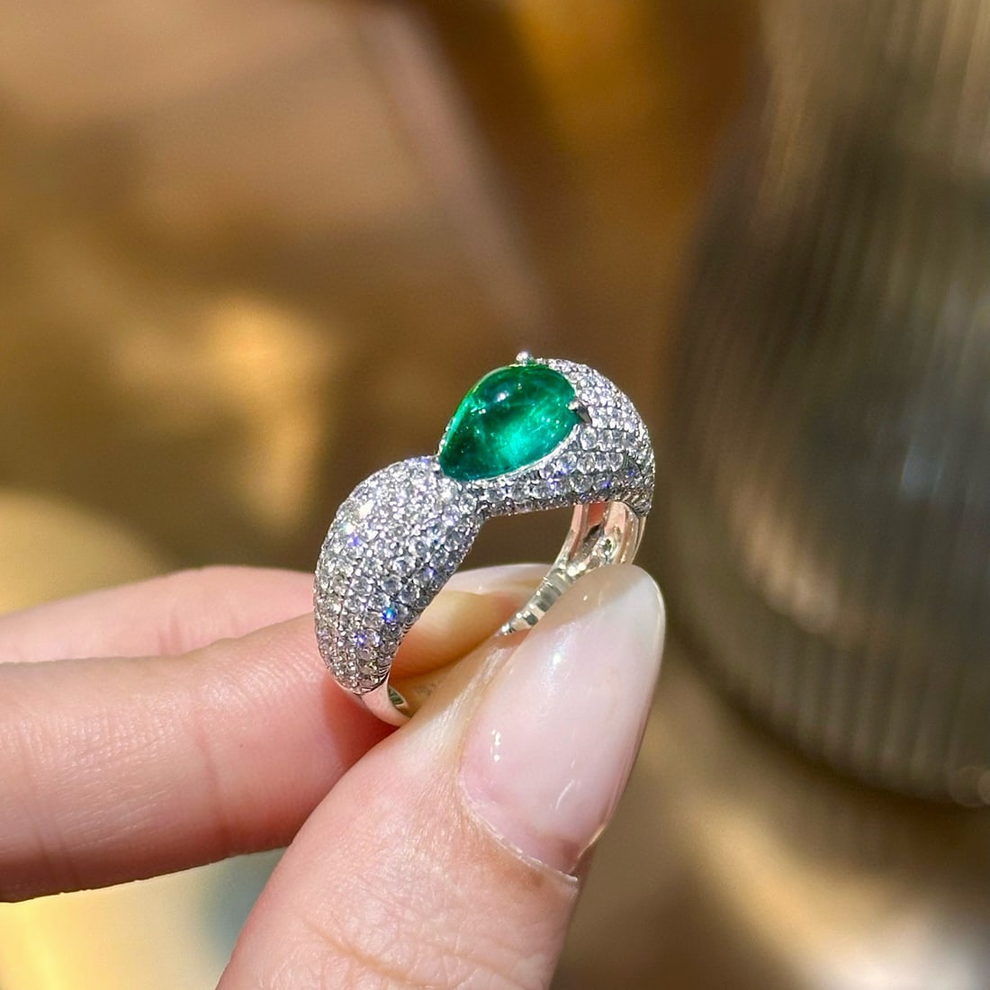 14k Gold 4.05 Ctw Vivid Green Natural Emerald & Diamond Ring: Ref:230994412 // gold content:14k gold // ring size:7. 25us // // main gemstone:emerald // shape:pear // carat weight:2. 02ct // color:vivid green // treatment:natural // // adjacent gemstone 2 : diam