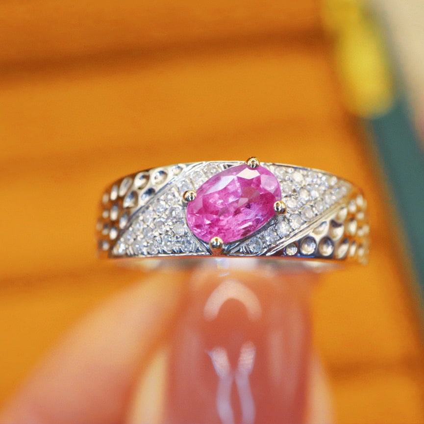 14k Gold 0.85 Ctw Natural Sapphire & Diamond Ring: Ref:230994427 // gold content:14k gold // ring size:7. 25us // // main gemstone:sapphire // shape:oval // carat weight:0. 68ct // color:pink // treatment:natural // // adjacent gemstone 2 : diamond //
