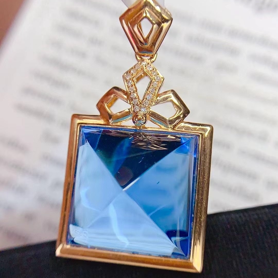 14k Gold 26.65 Ct Natural Topaz & Diamond Pendant( Without Chain ): Ref:230994429 // gold content:14k gold // main gemstone:topaz // shape:suger-loaf // carat weight:26. 65ct // color:blue // treatment:natural // // adjacent gemstone 2 : diamond // number of
