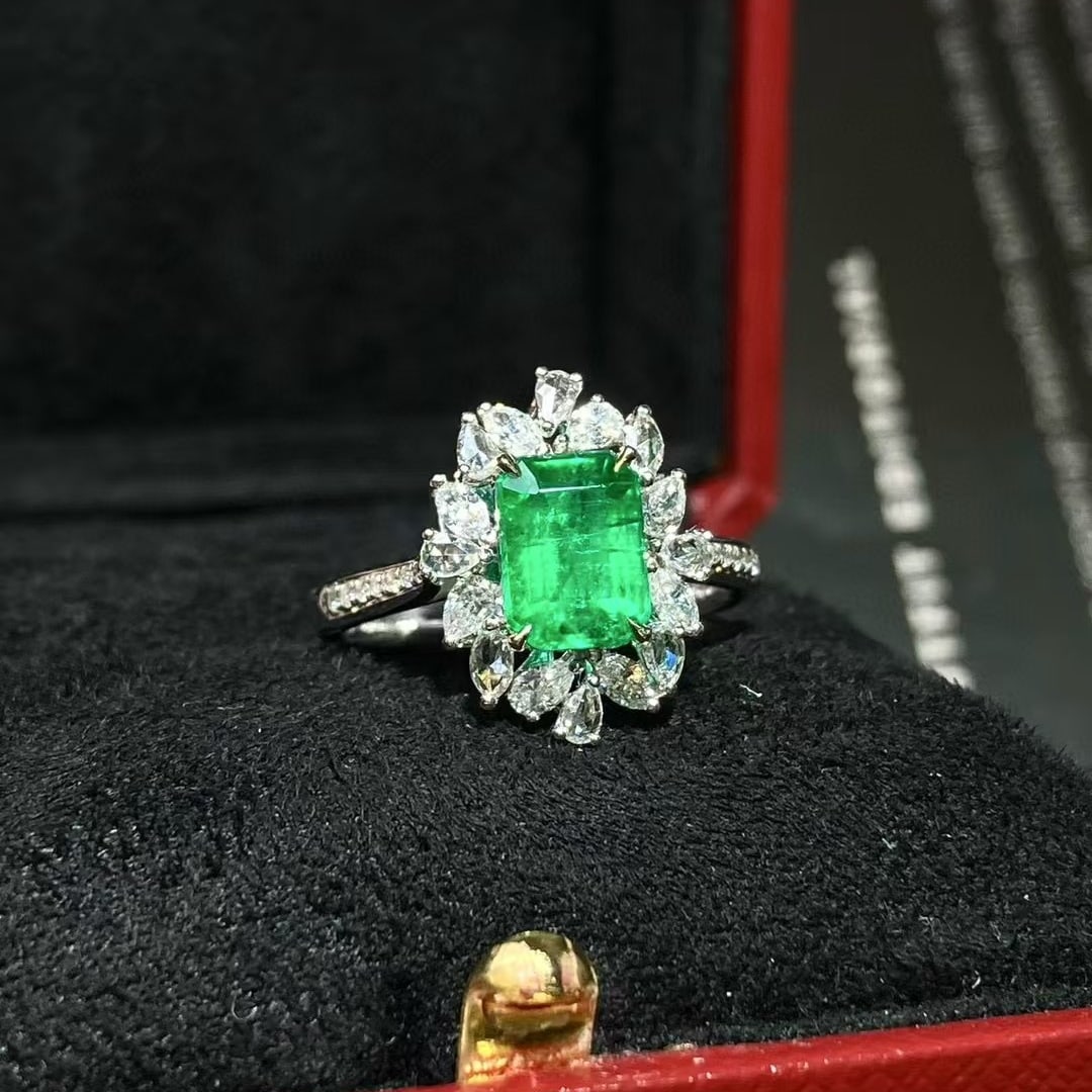 14k Gold 2.66 Ctw Vivid Green Natural Emerald & Diamond Ring: Ref:230994437 // gold content:14k gold // ring size:7. 25us // // main gemstone:emerald // shape:octagonal // carat weight:1. 74ct // color:vivid green // treatment:natural // // adjacent gemstone 2 :