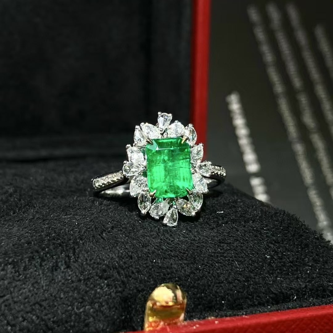 14k Gold 2.66 Ctw Vivid Green Natural Emerald & Diamond Ring - 2