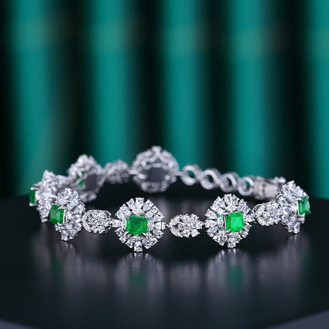 14k Gold 2.25 Ctw Vivid Green Natural Emerald & Diamond Bracelet: Ref:230994438 // gold content:14k gold // main gemstone:emerald // shape:octagonal // carat weight:2. 15ct // color:vivid green // treatment:natural // // adjacent gemstone 2 : diamond // number of st