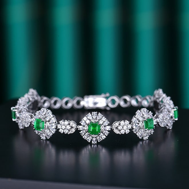 14k Gold 2.25 Ctw Vivid Green Natural Emerald & Diamond Bracelet - 2
