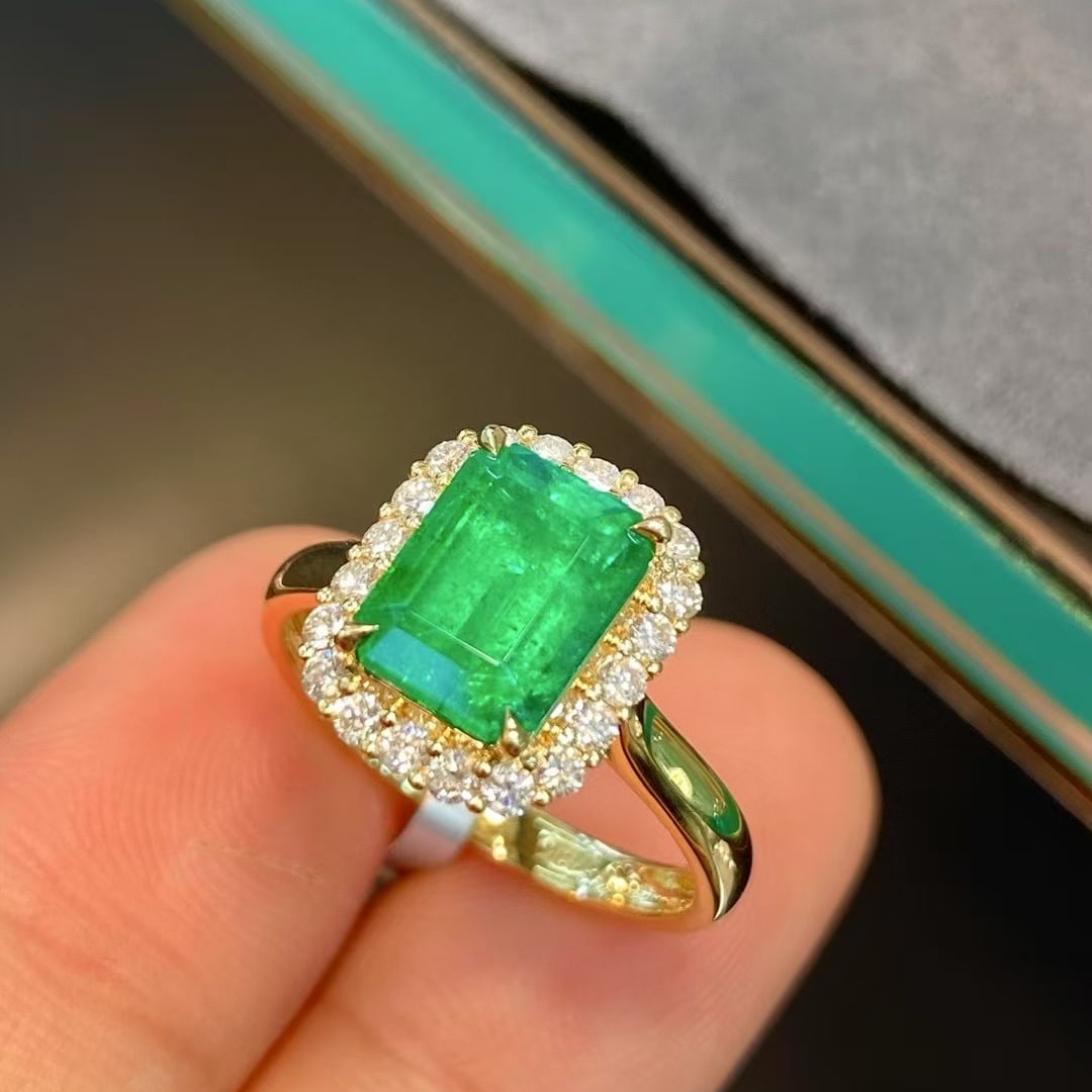 14k Gold 3.13 Ctw Vivid Green Natural Emerald & Diamond Ring - 2