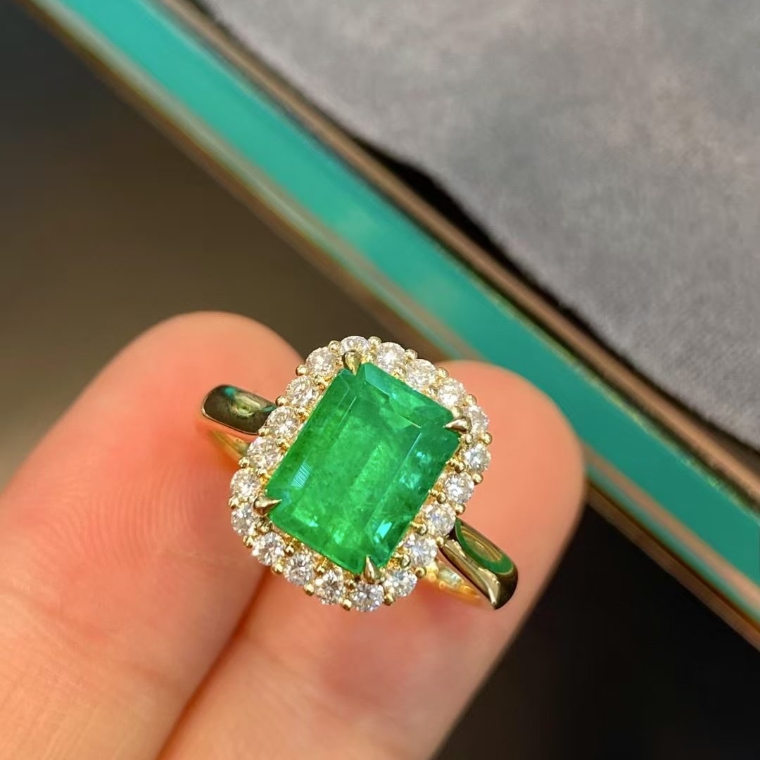 14k Gold 3.13 Ctw Vivid Green Natural Emerald & Diamond Ring - 4