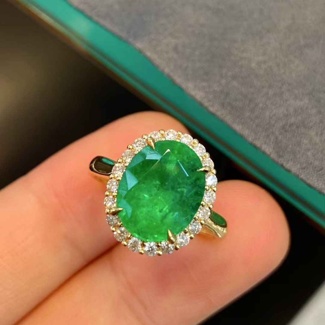 14k Gold 4.52 Ctw Vivid Green Natural Emerald & Diamond Ring - 2
