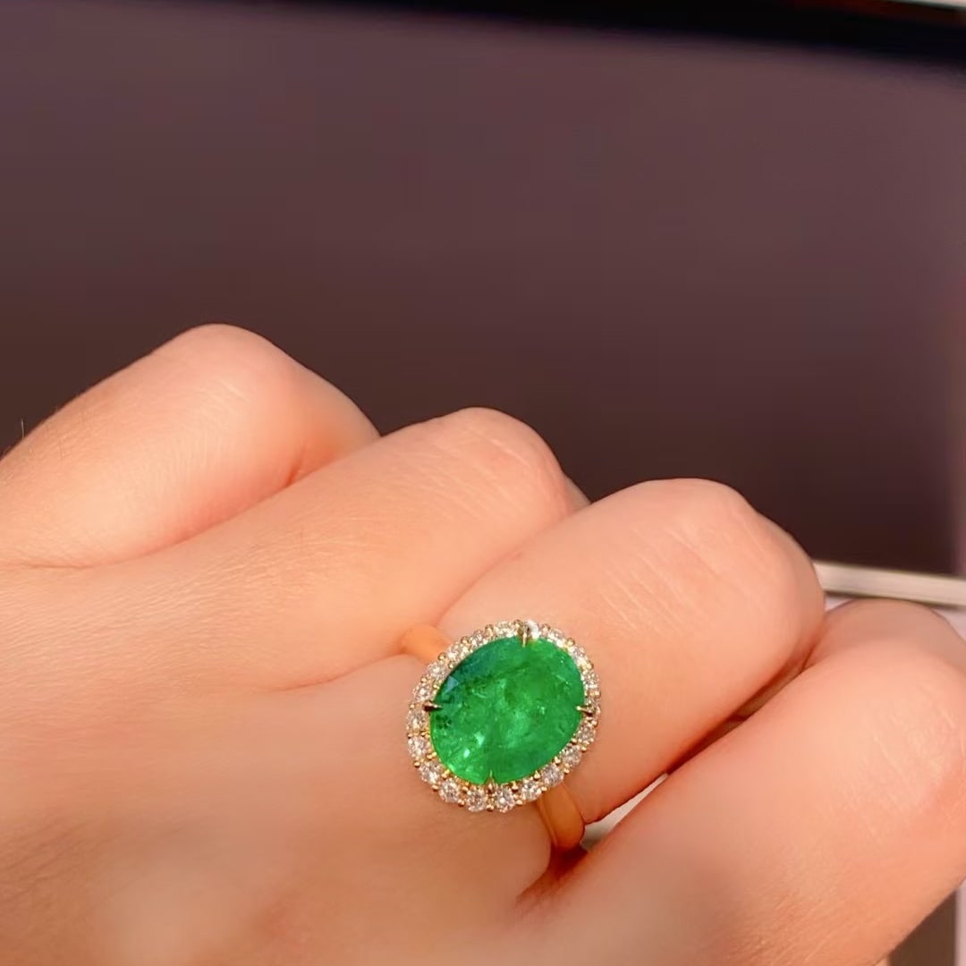 14k Gold 4.52 Ctw Vivid Green Natural Emerald & Diamond Ring - 3