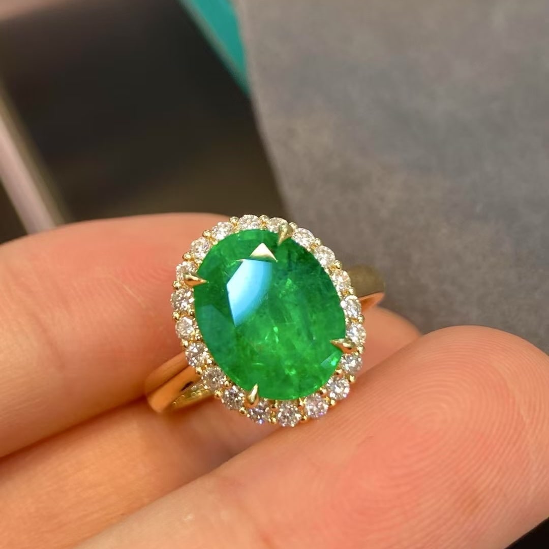 14k Gold 4.52 Ctw Vivid Green Natural Emerald & Diamond Ring - 4