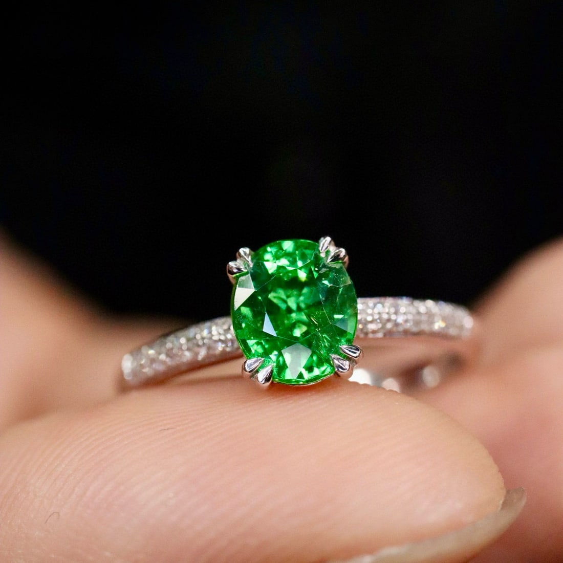 14k Gold 1.24 Ctw Vivid Green Natural Tsavorite & Diamond Ring: Ref:230994446 // gold content:14k gold // ring size:7. 25us // // main gemstone:tsavorite // shape:oval // carat weight:1. 10ct // color:vivid green // treatment:natural // // adjacent gemstone 2 :
