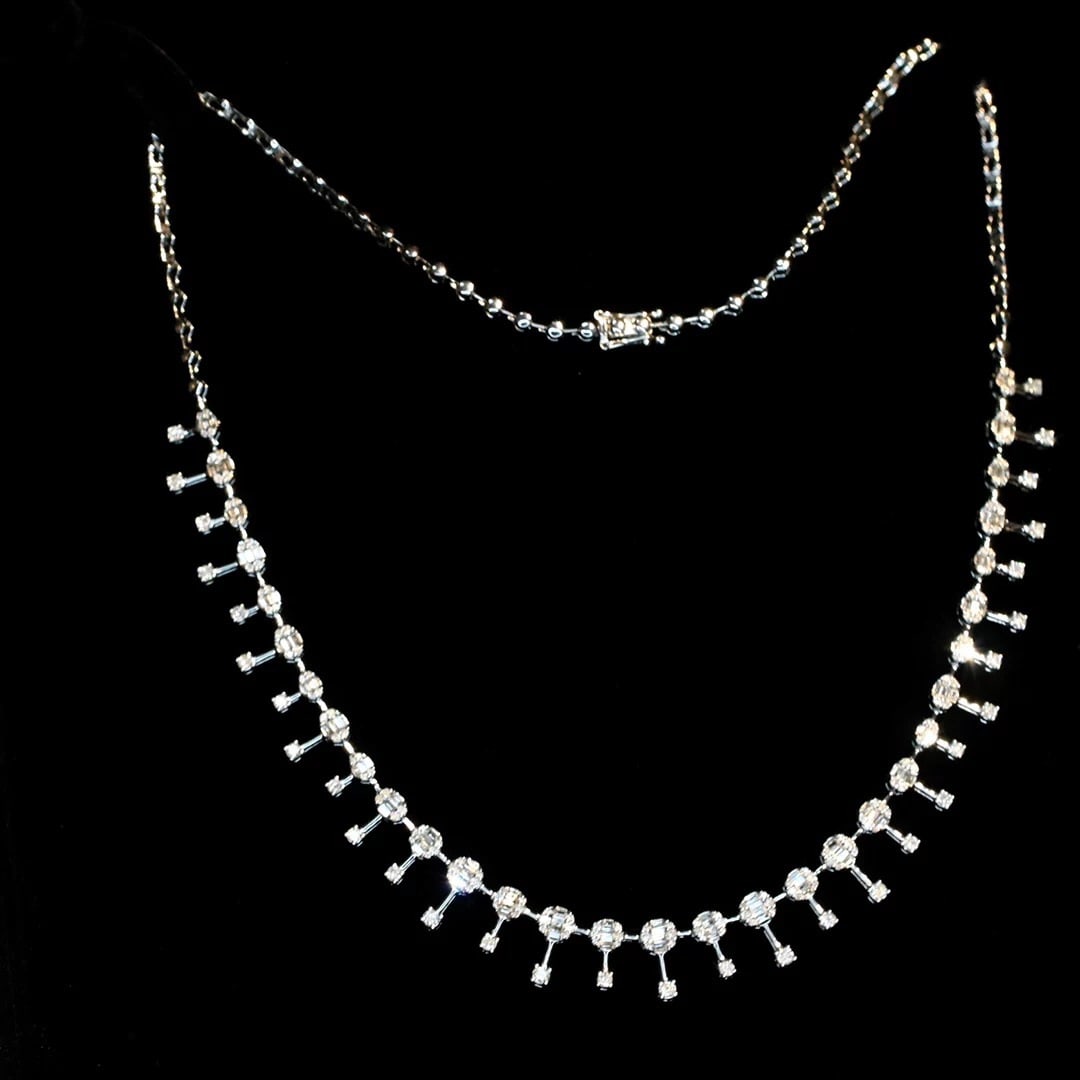 14k Gold 2.6 Ct Natural H Diamond Necklace: Ref:230995004 // gold content:14k gold // main gemstone:diamond // shape:multiply // carat weight:2. 6ct // clarity grade:vs-si // color:h // treatment:natural // Condition: New Low Estimate: 14000 Hi