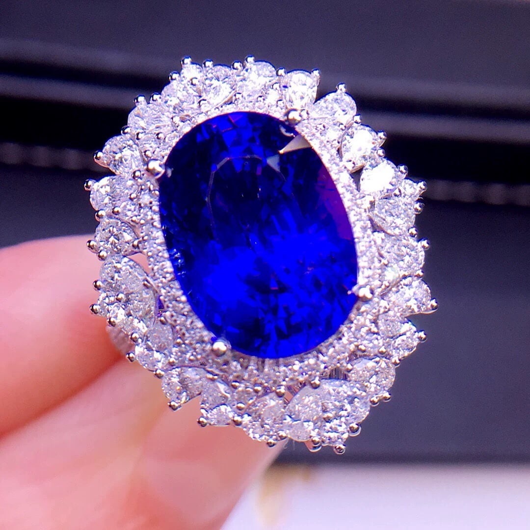 14k Gold 8.15 Ctw Natural Tanzanite & Diamond Ring/pendant( Without Chain ): Ref:230995012 // gold content:14k gold // ring size:7. 25us // // main gemstone:tanzanite // shape:oval // carat weight:6. 95ct // color:blue // treatment:natural // // adjacent gemstone 2 : diamond