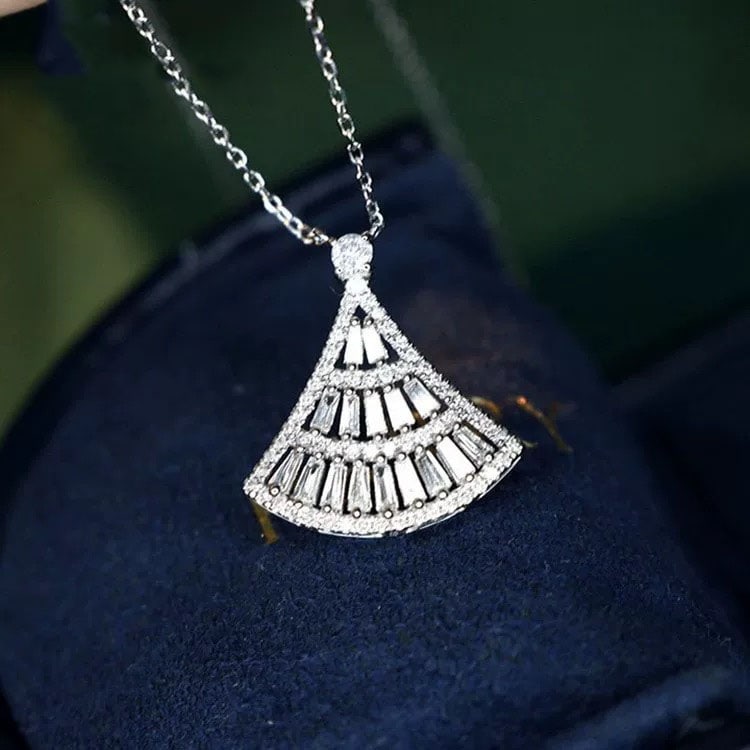 14k Gold 0.5 Ct Natural H Diamond Necklace: Ref:230995017 // gold content:14k gold // main gemstone:diamond // shape:multiply // carat weight:0. 5ct // clarity grade:vs-si // color:h // treatment:natural // Condition: New Low Estimate: 2200.00