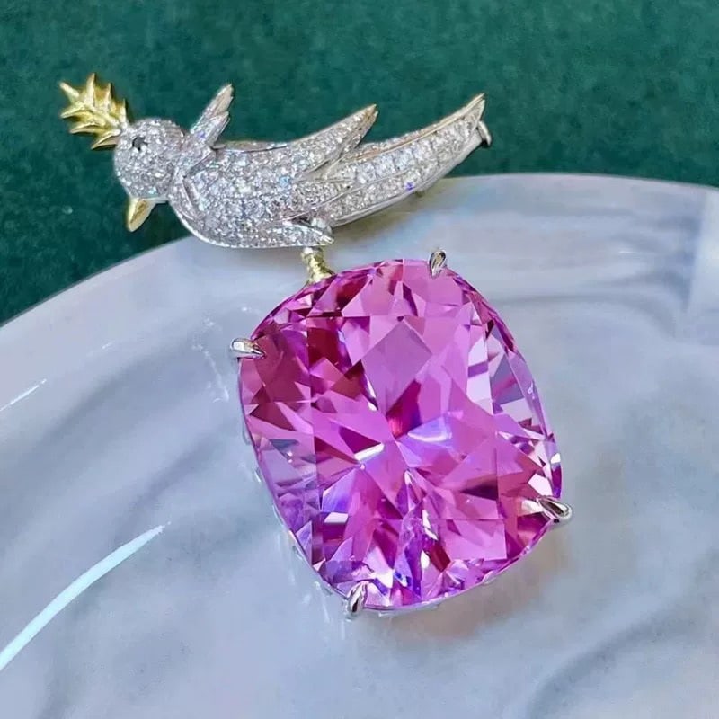 14k Gold 36.63 Ctw Natural Kunzite & Diamond Brooch/pendant( Without Chain ): Ref:230995026 // gold content:14k gold // main gemstone:kunzite // shape:cushion // carat weight:36ct // color:purple // treatment:natural // // adjacent gemstone 2 : diamond // shape:round // carat w