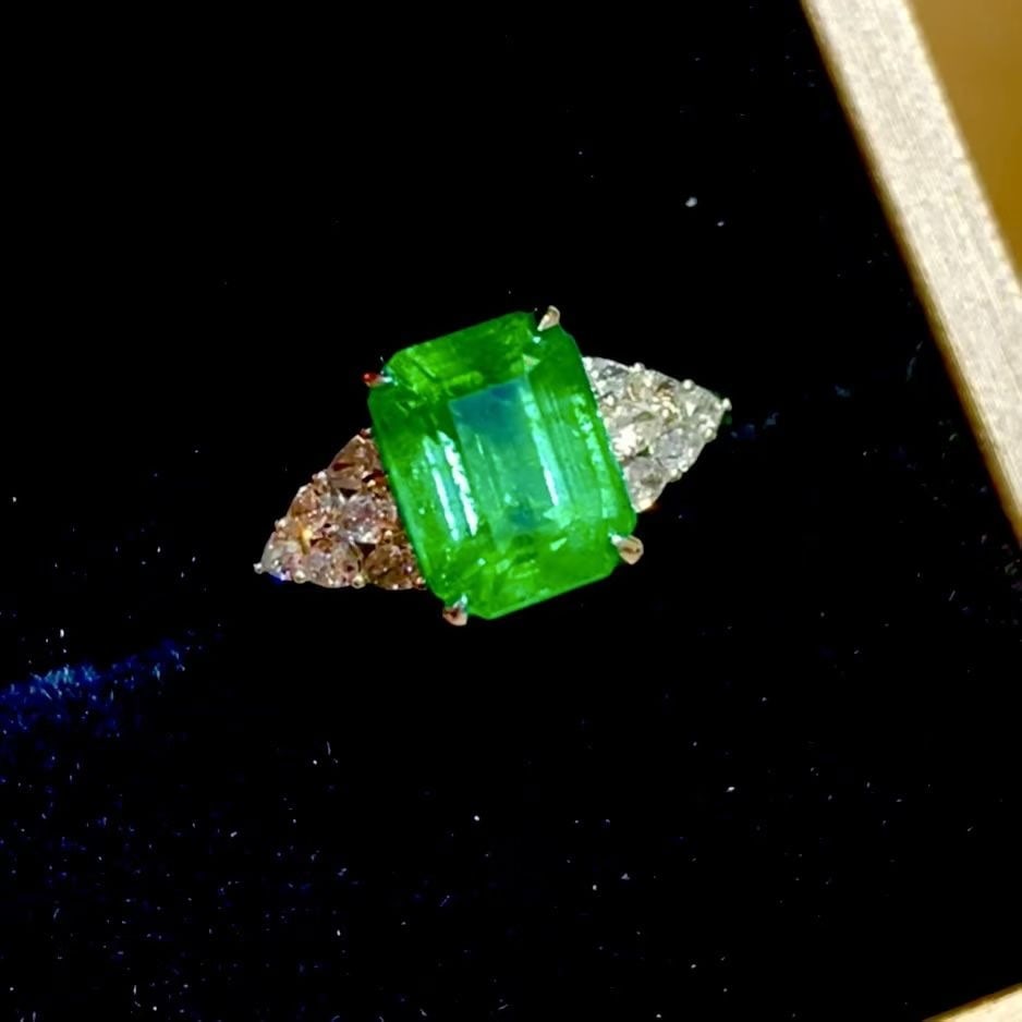 14k Gold 3.2 Ct Natural Emerald & Diamond Ring - 2