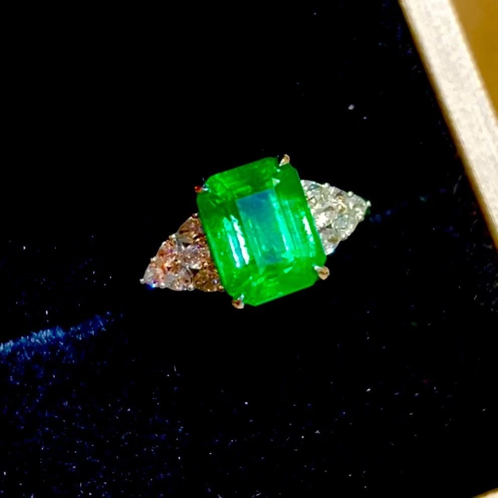 14k Gold 3.2 Ct Natural Emerald & Diamond Ring - 3