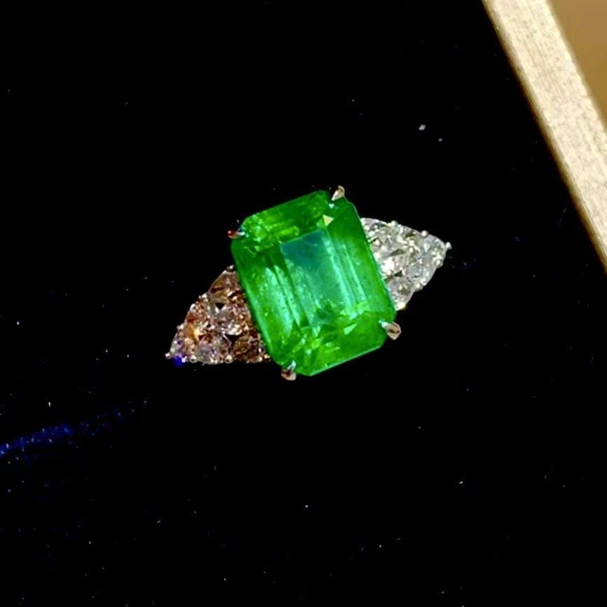 14k Gold 3.2 Ct Natural Emerald & Diamond Ring - 4