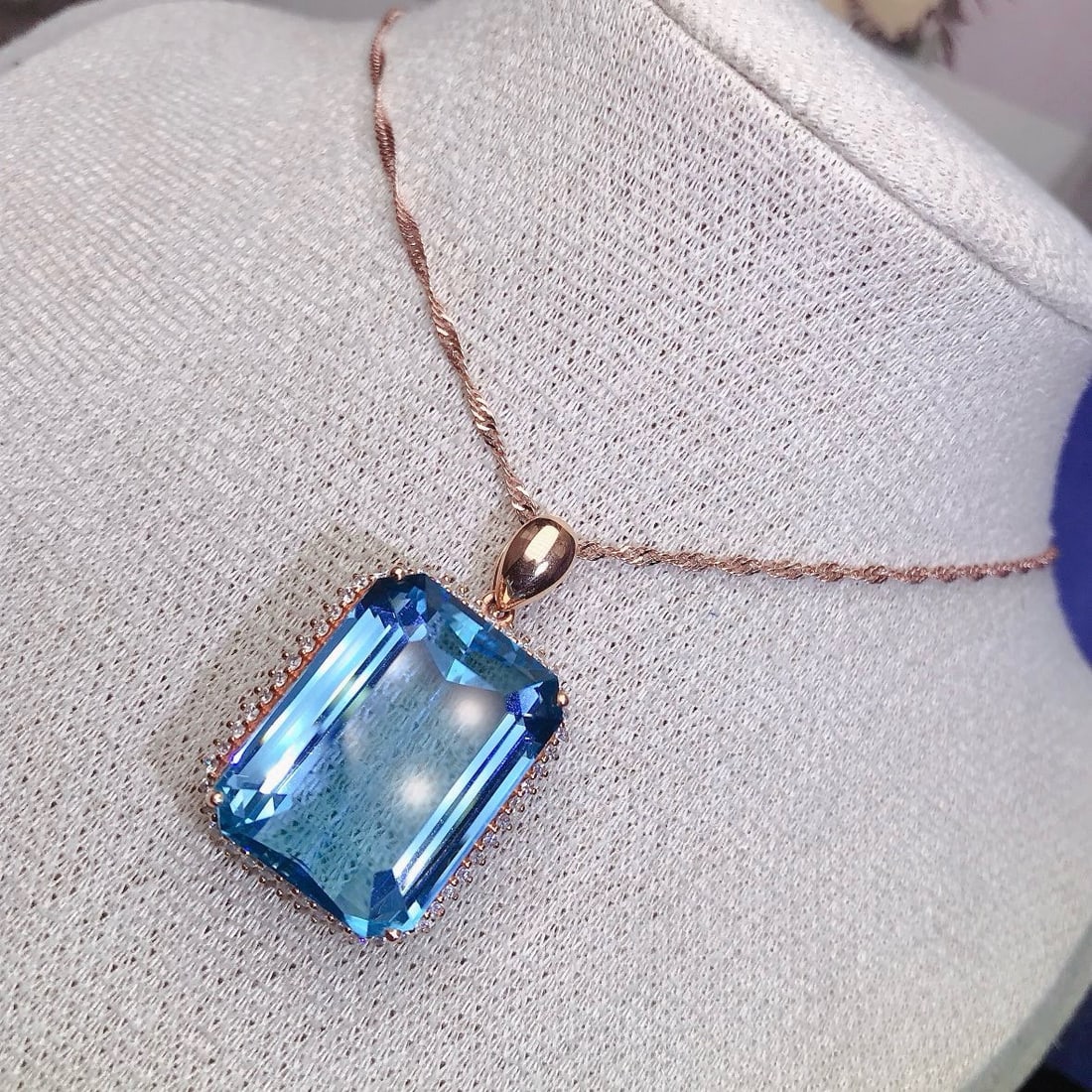 14k Gold 31.2 Ct Natural Topaz & Diamond Pendant( Without Chain ) - 2