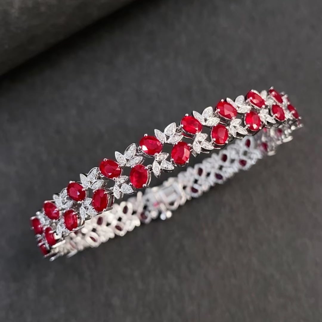 14k Gold 9.82 Ctw Natural Ruby & Diamond Bracelet: Ref:230995039 // gold content:14k gold // main gemstone:ruby // shape:oval // carat weight:9. 22ct // color:red // treatment:natural // // adjacent gemstone 2 : diamond // shape:round // carat