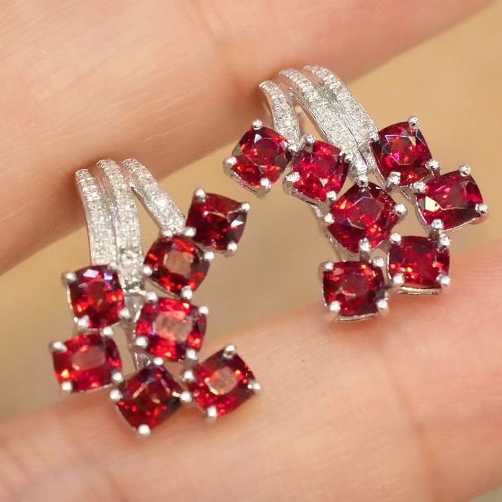 14k Gold 3.2 Ct Natural Spinel & Diamond Earrings: Ref:230995044 // gold content:14k gold // main gemstone:spinel // shape:cushion // carat weight:3. 2ct // color:red // treatment:natural // // adjacent gemstone 2 : diamond // shape:round // clarity