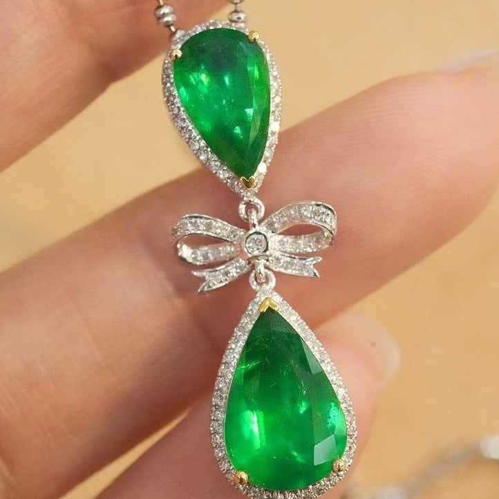 14k Gold 3.81 Ct Natural Emerald & Diamond Pendant( Without Chain ): Ref:230995045 // gold content:14k gold // main gemstone:emerald // shape:pear // carat weight:3. 81ct // color:green // treatment:natural // // adjacent gemstone 2 : diamond // shape:round // clarity 
