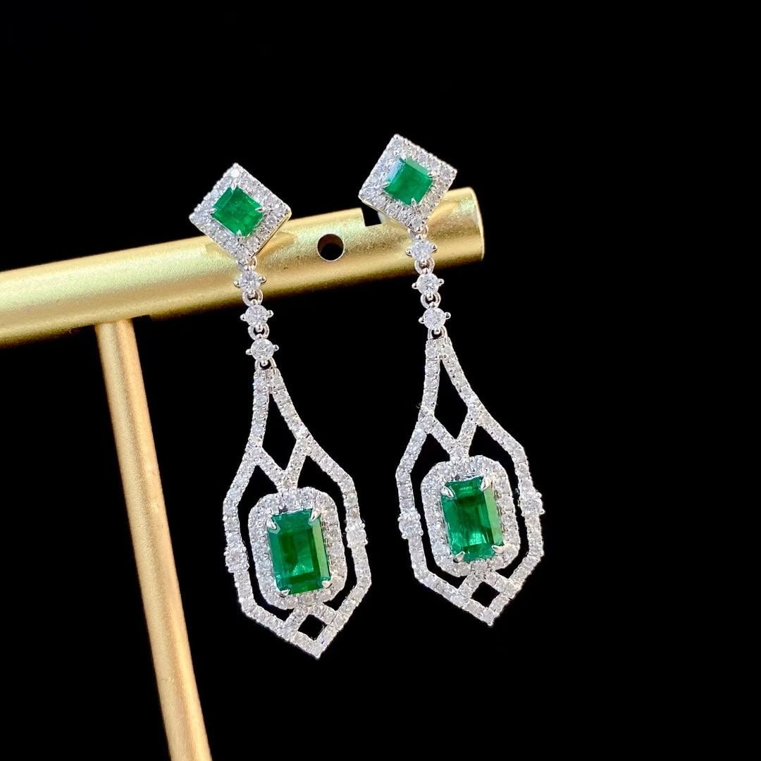 14k Gold 2.33 Ctw Natural Emerald & Diamond Earrings: Ref:230995047 // gold content:14k gold // main gemstone:emerald // shape:octagonal // carat weight:1. 39ct // color:green // treatment:natural // // adjacent gemstone 2 : diamond // shape:round //