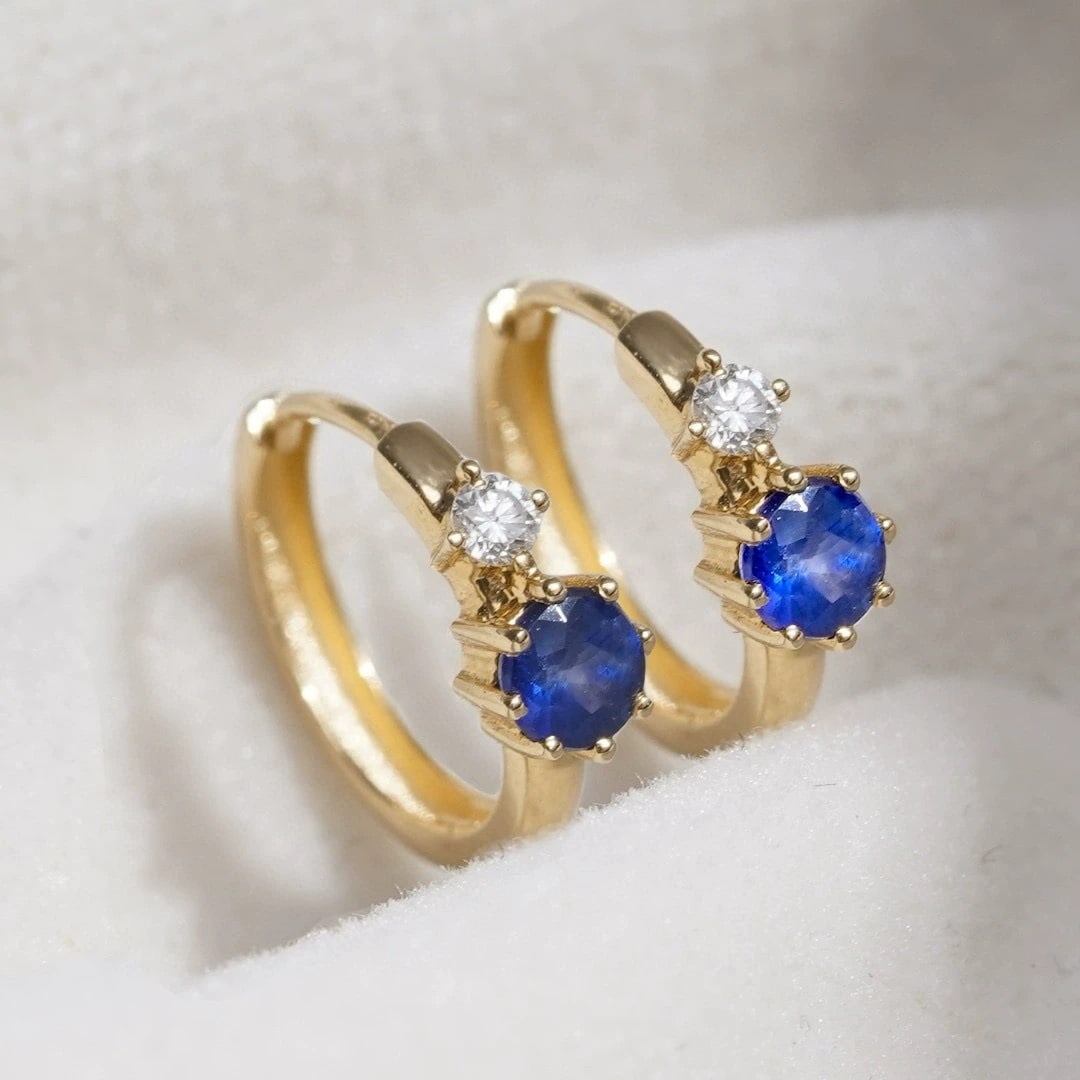 14k Gold 0.45 Ctw Natural Sapphire & Diamond Earrings: Ref:230995052 // gold content:14k gold // main gemstone:sapphire // shape:round // carat weight:0. 4ct // color:blue // treatment:natural // cut grade:g // // adjacent gemstone 2 : diamond // shape:ro