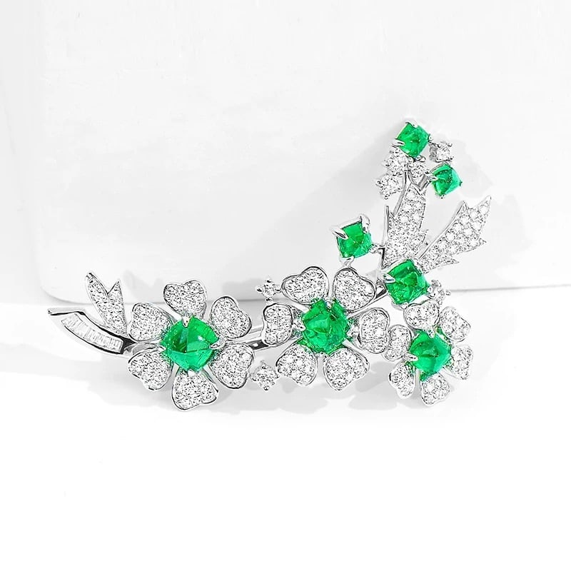 14k Gold 2.21 Ctw Natural Emerald & Diamond Brooch/pendant( Without Chain ): Ref:230995056 // gold content:14k gold // main gemstone:emerald // shape:suger-loaf // carat weight:1. 58ct // color:green // treatment:natural // // adjacent gemstone 2 : diamond // shape:multiply //