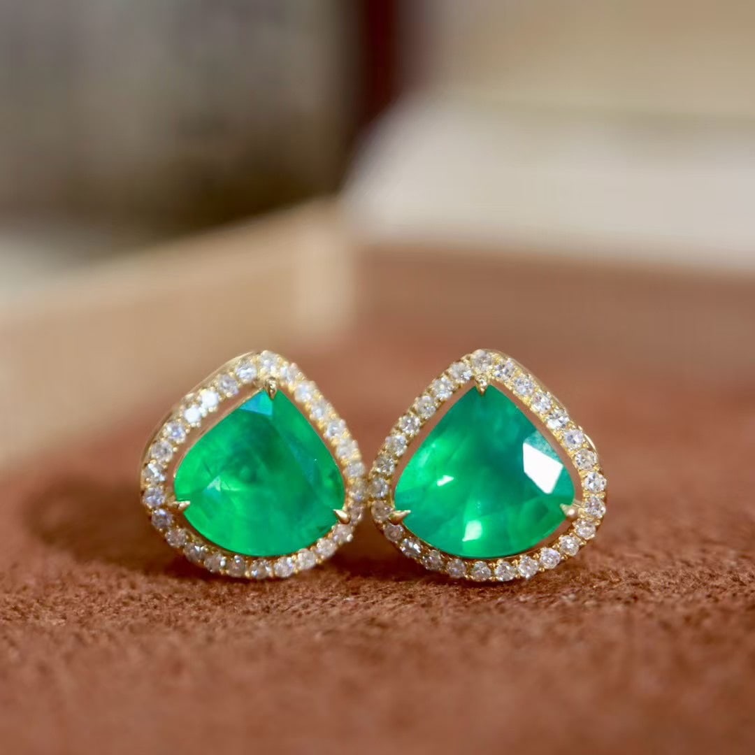 14k Gold 1.97 Ctw Natural Emerald & Diamond Earrings: Ref:230995068 // gold content:14k gold // main gemstone:emerald // shape:pear // carat weight:1. 8ct // color:green // treatment:natural // // adjacent gemstone 2 : diamond // shape:round // carat wei