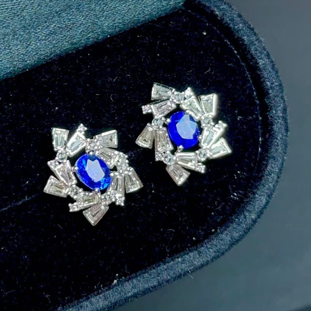 14k Gold 0.8 Ct Natural Sapphire & Sapphire Earrings: Ref:230995069 // gold content:14k gold // main gemstone:sapphire // shape:oval // carat weight:0. 8ct // color:blue // treatment:natural // // adjacent gemstone 2 : sapphire // shape:multiply //