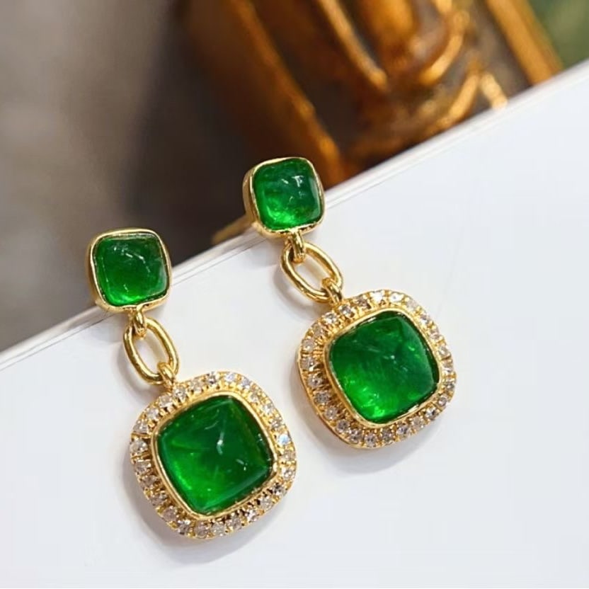 14k Gold 1.6 Ct Natural Emerald & Diamond Earrings: Ref:230995071 // gold content:14k gold // main gemstone:emerald // shape:suger-loaf // carat weight:1. 6ct // color:green // treatment:natural // // adjacent gemstone 2 : diamond // shape:round // cla