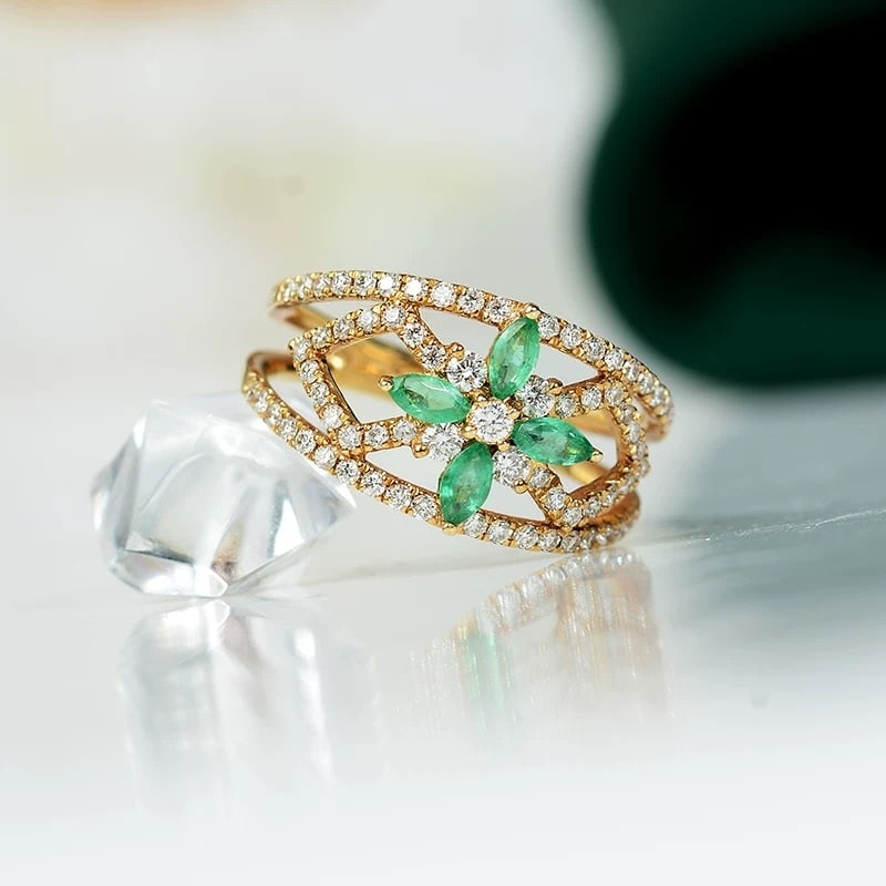 14k Gold 0.89 Ctw Natural Emerald & Diamond Ring: Ref:230995073 // gold content:14k gold // ring size:7. 25us // // main gemstone:emerald // shape:marquise // carat weight:0. 35ct // color:green // treatment:natural // // adjacent gemstone 2 : diamon