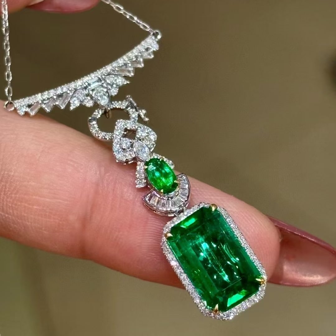 14k Gold 3.5 Ct Natural Emerald & Diamond Necklace - 2