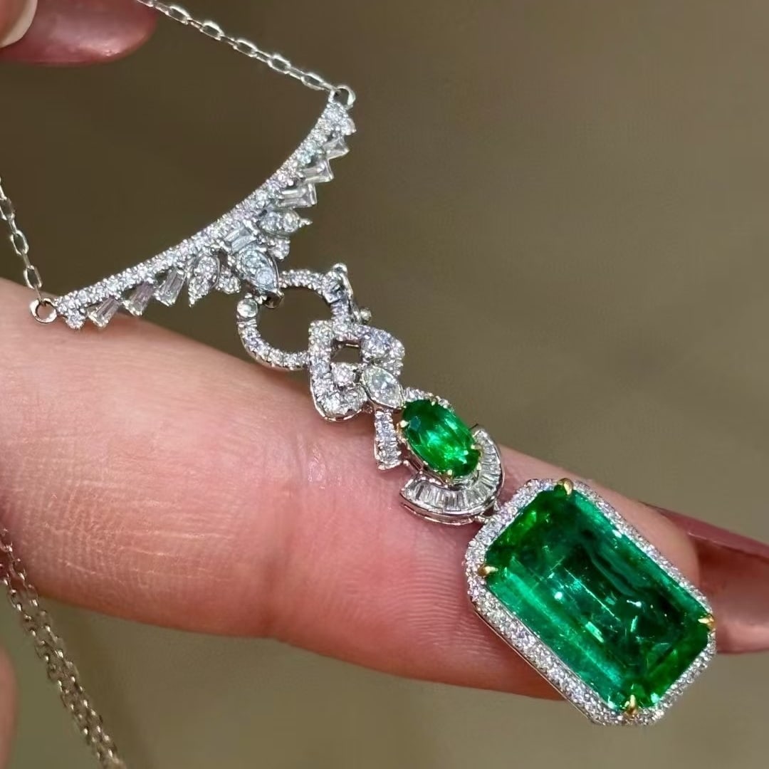 14k Gold 3.5 Ct Natural Emerald & Diamond Necklace - 3