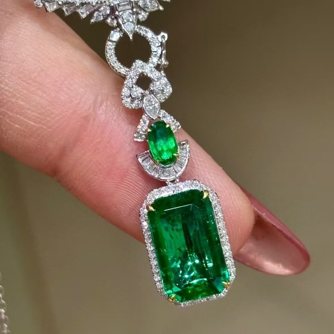 14k Gold 3.5 Ct Natural Emerald & Diamond Necklace - 6