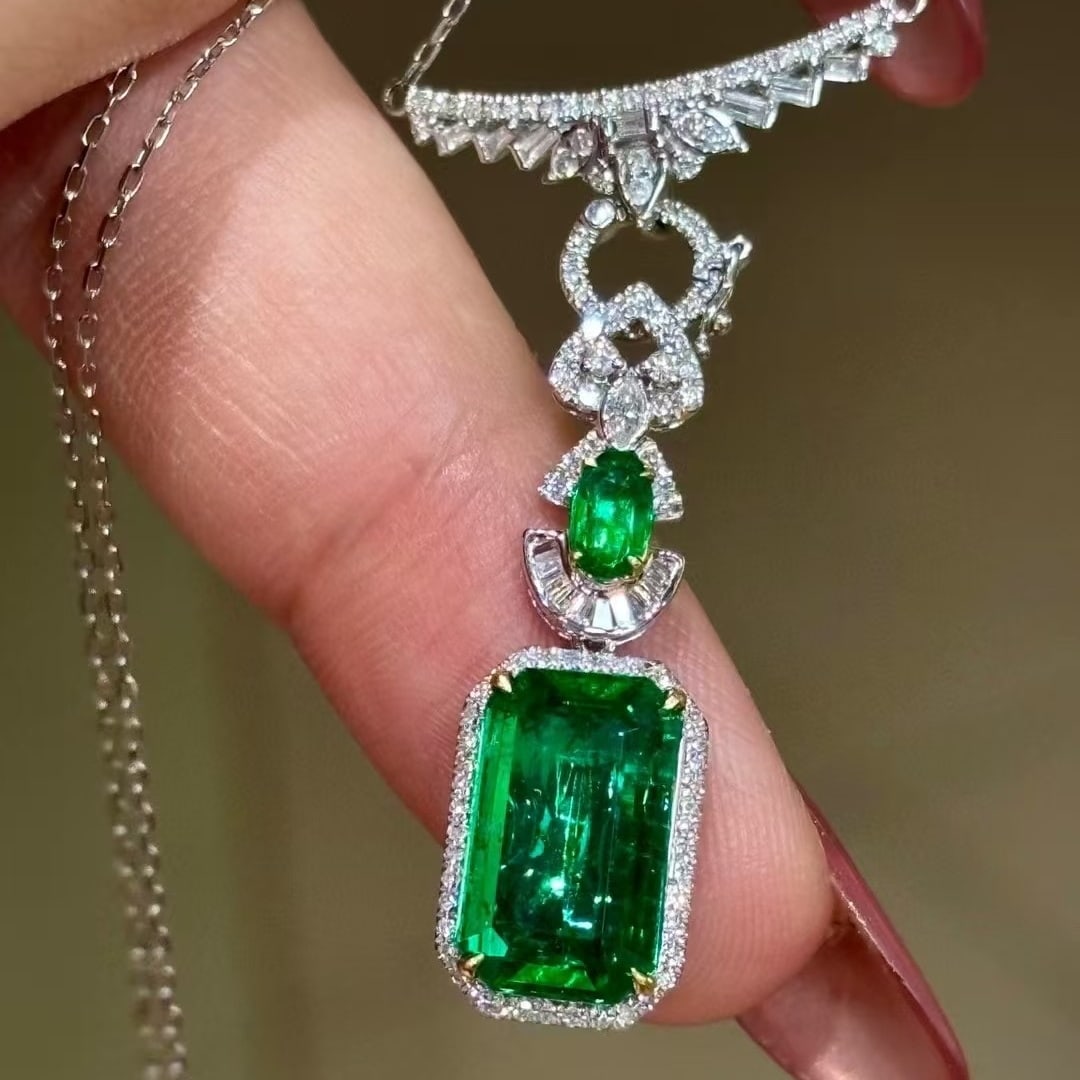 14k Gold 3.5 Ct Natural Emerald & Diamond Necklace - 9