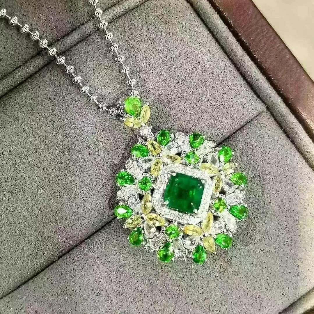 14k Gold 1.27 Ctw Natural Emerald & Diamond Pendant( Without Chain ) - 3