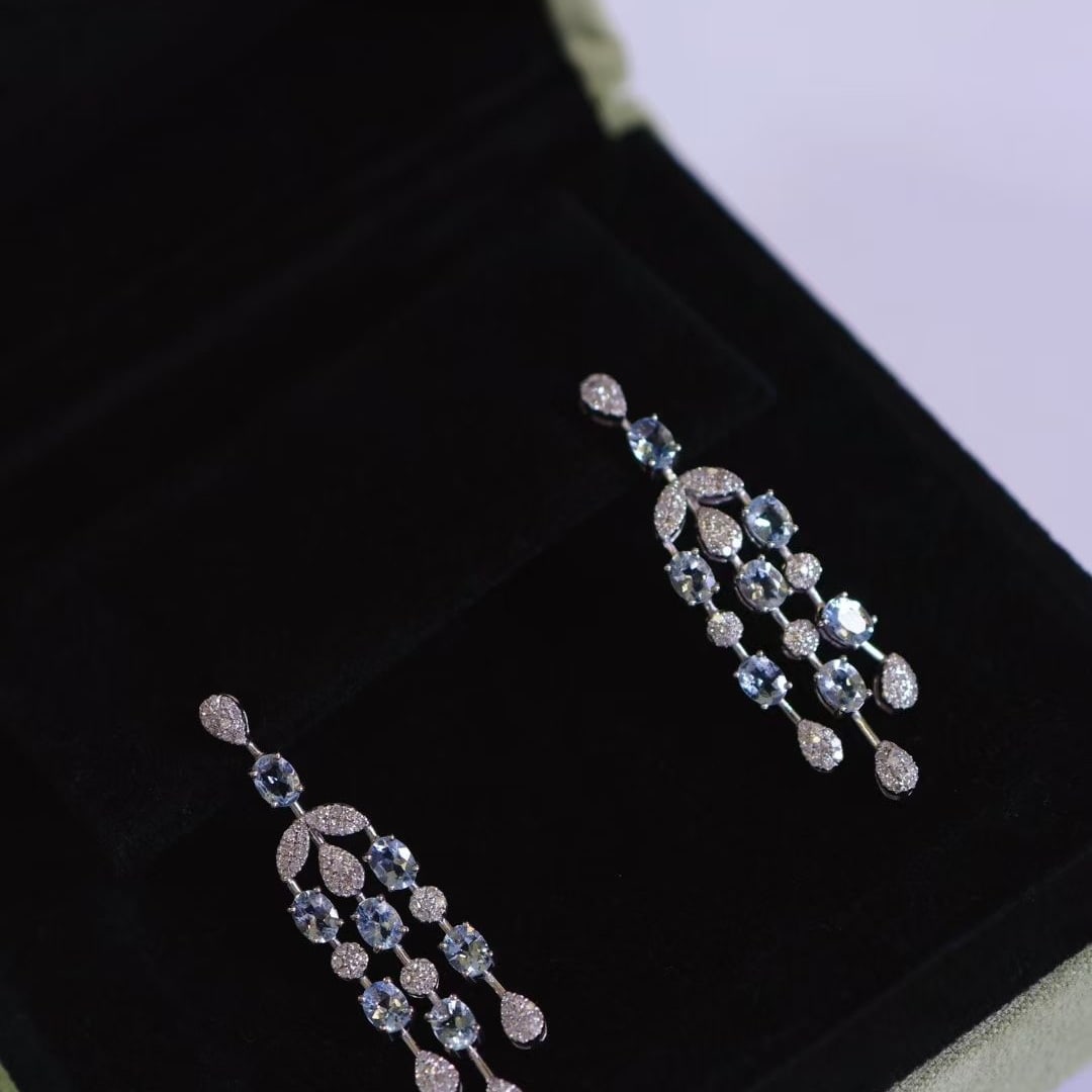 14k Gold 2.56 Ctw Natural Aquamarine & Diamond Earrings: Ref:230995081 // gold content:14k gold // main gemstone:aquamarine // shape:oval // carat weight:2ct // color:blue // treatment:natural // // adjacent gemstone 2 : diamond // shape:round // carat weig