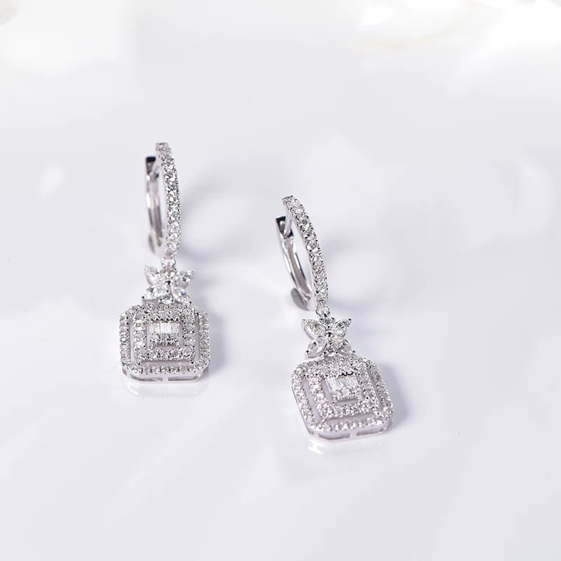 14k Gold 1 Ct Natural H Diamond Earrings: Ref:230995082 // gold content:14k gold // main gemstone:diamond // shape:multiply // carat weight:1ct // clarity grade:vs-si // color:h // treatment:natural // Condition: New Low Estimate: 7500 High E