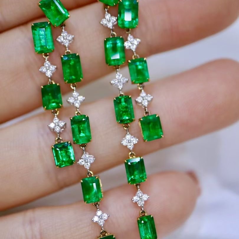 14k Gold 8.16 Ctw Natural Emerald & Diamond Earrings - 4