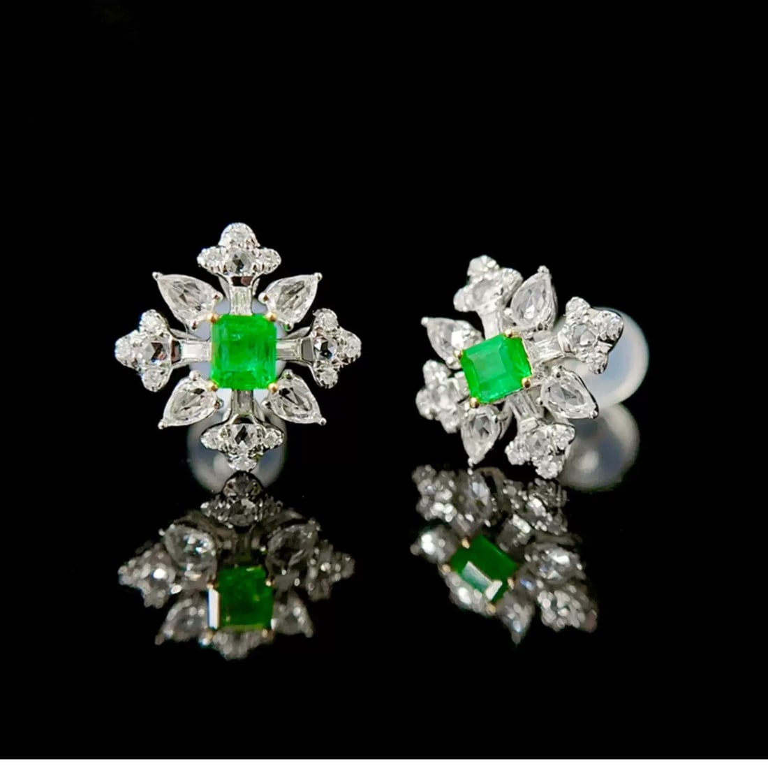 14k Gold 0.62 Ctw Natural Emerald & Diamond Earrings - 2