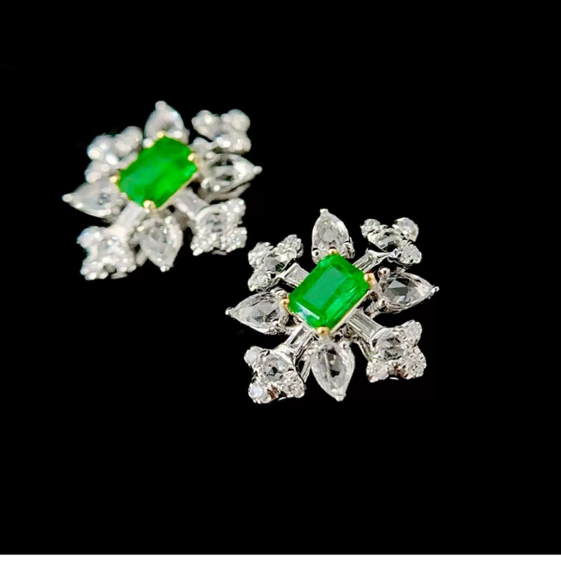 14k Gold 0.62 Ctw Natural Emerald & Diamond Earrings - 3