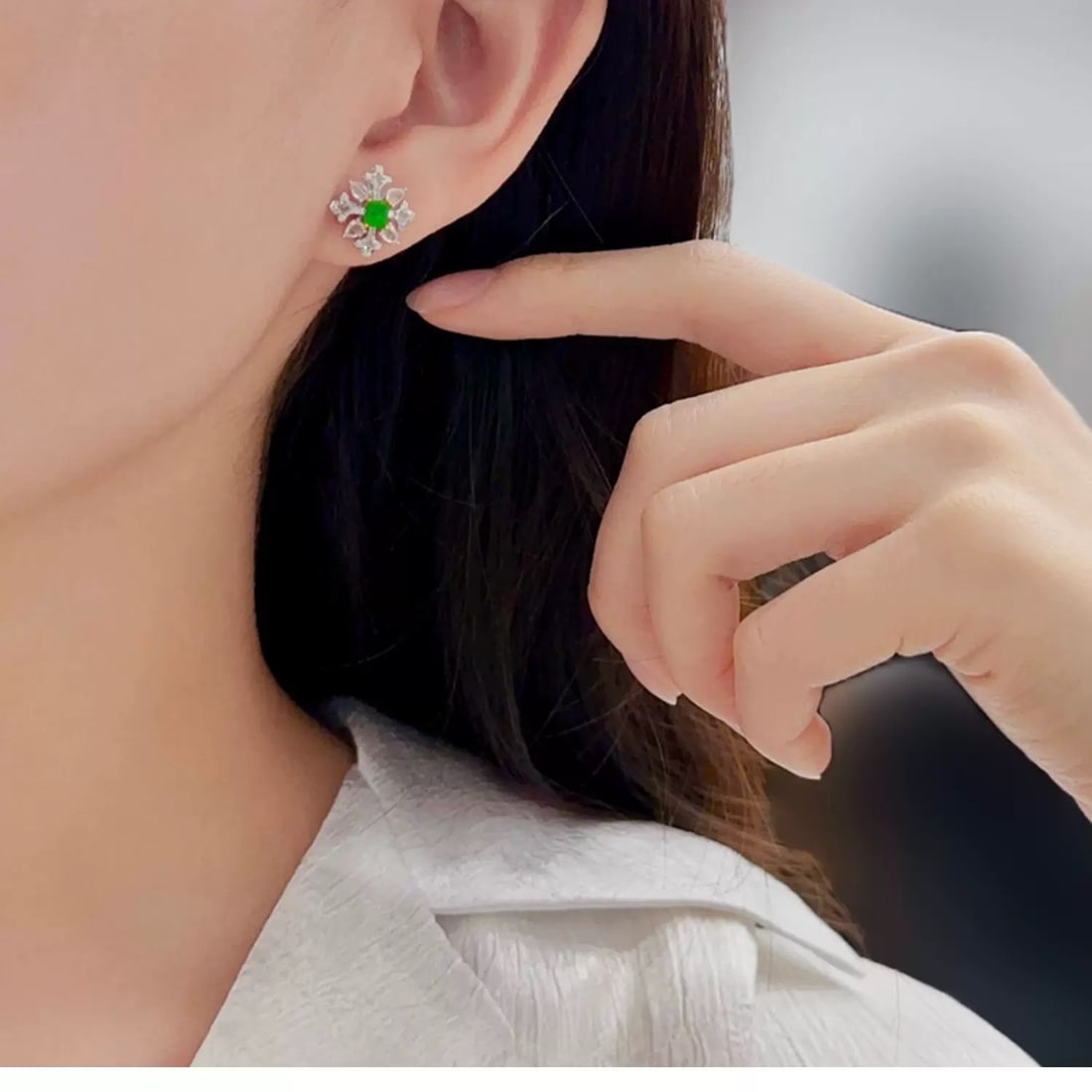 14k Gold 0.62 Ctw Natural Emerald & Diamond Earrings - 4