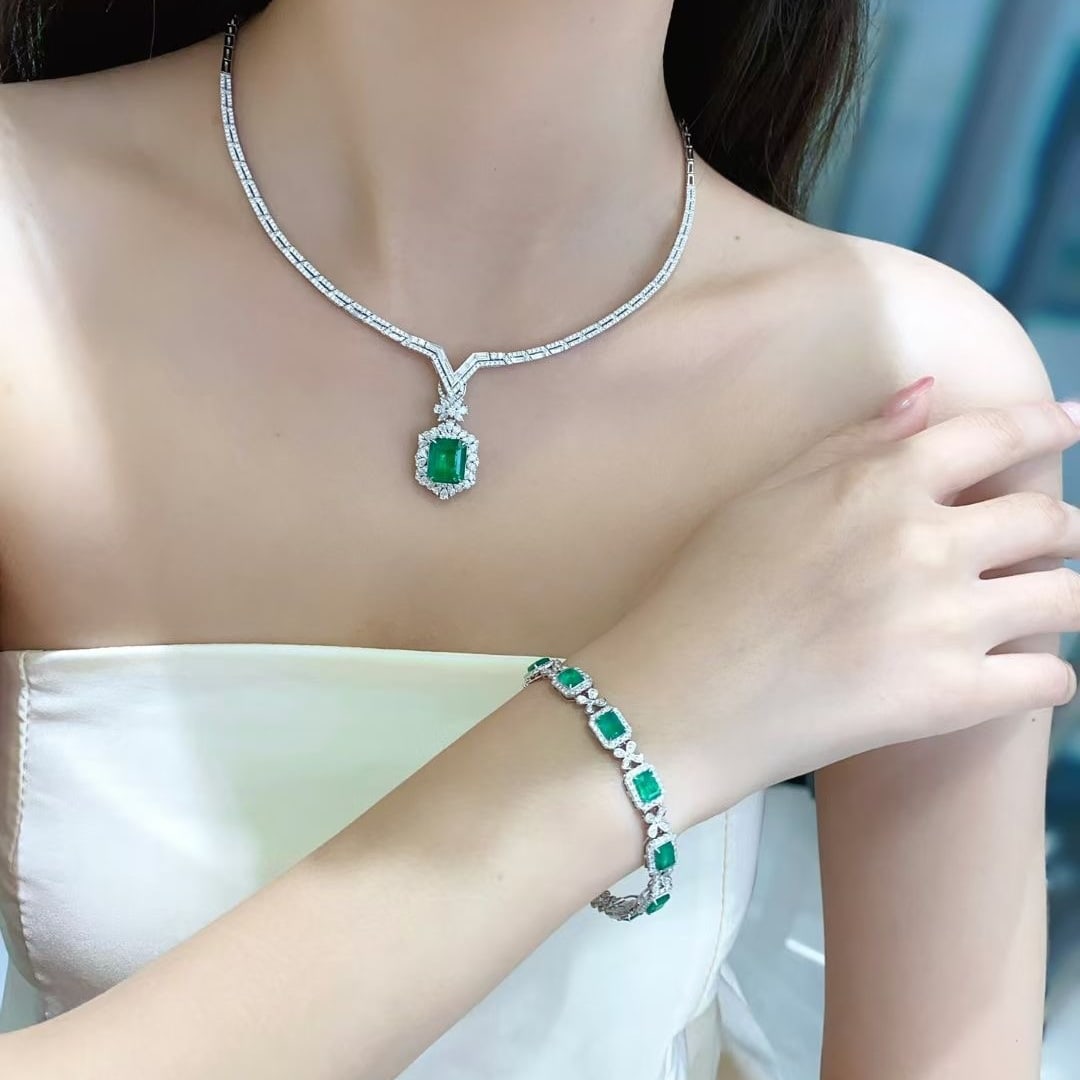 14k Gold 5.03 Ctw Natural Emerald & Diamond Bracelet - 4